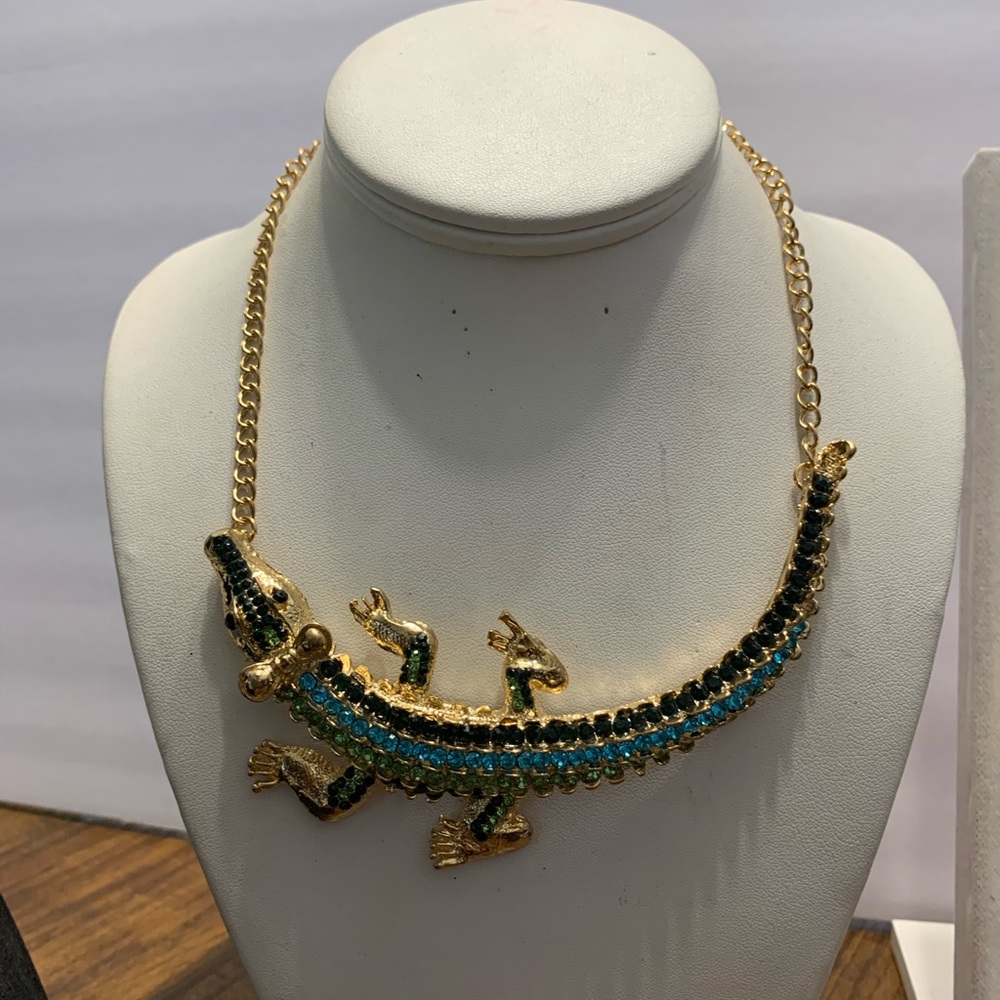 Gold and Green Crocodile Necklace - Picture 4 of 6
